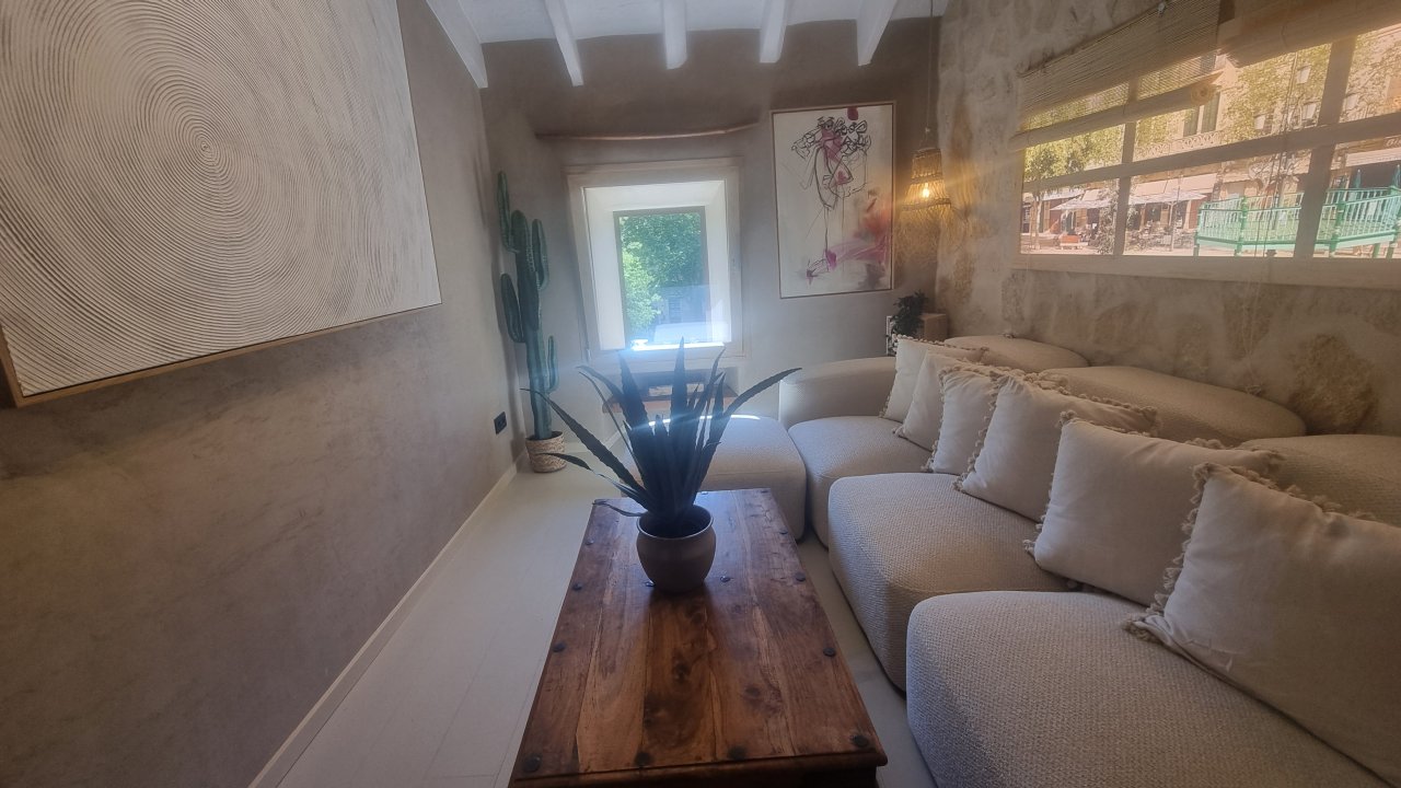 Saniertes Apartment in 2. Etage mit kl. Terrasse im Zentrum von LLucmayor -- AP 20 VK