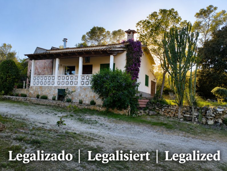 SANT JOAN (CENTRE OF THE ISLAND): Charming finca with pool, private well, guest apartment and 82 m² shed