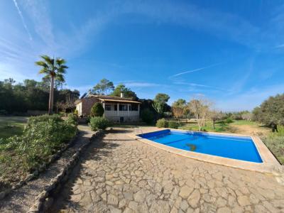 SANT JOAN (CENTRE OF THE ISLAND): Charming finca with pool, private well, guest apartment and 82 m² shed