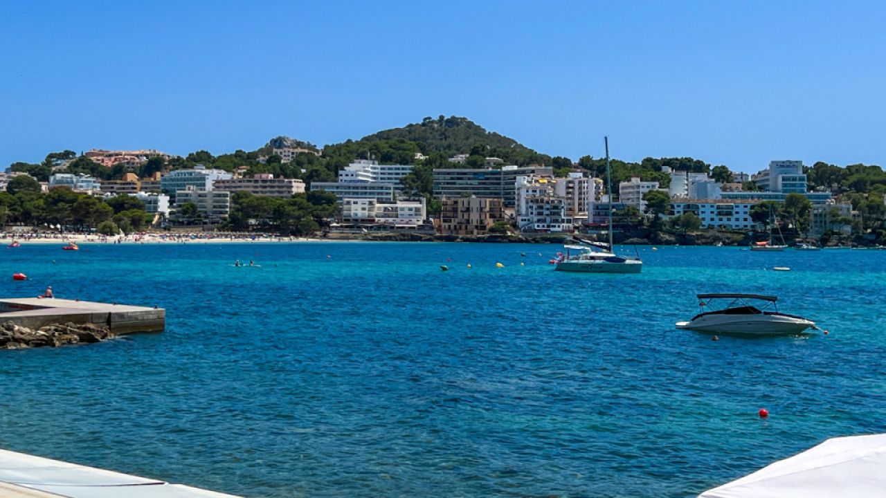 SANTA PONSA in 1. Meereslinie: Komplett renovierte, möblierte 3 SZ-Wohnung zur Langzeitvermietung