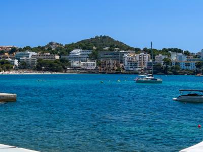 SANTA PONSA in 1. Meereslinie: Komplett renovierte, möblierte 3 SZ-Wohnung zur Langzeitvermietung