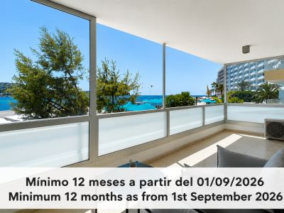 SANTA PONSA en primera línea: Piso de 3 dormitorios completamente renovado y amueblado para alquiler a largo plazo