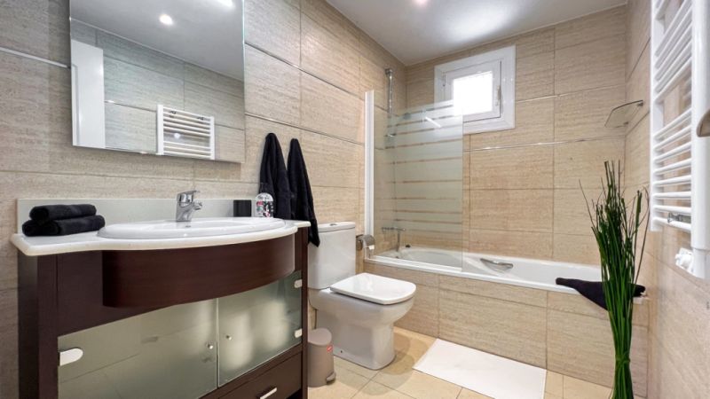 SANTA PONSA in 1. Meereslinie: Komplett renovierte, möblierte 3 SZ-Wohnung zur Langzeitvermietung