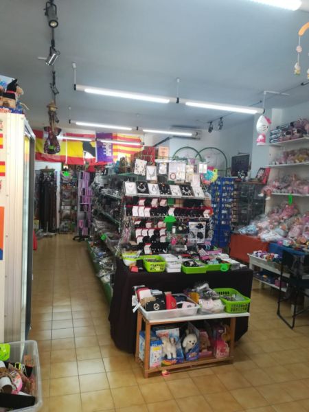 SANTA PONSA: Souvenir shop premises for sale
