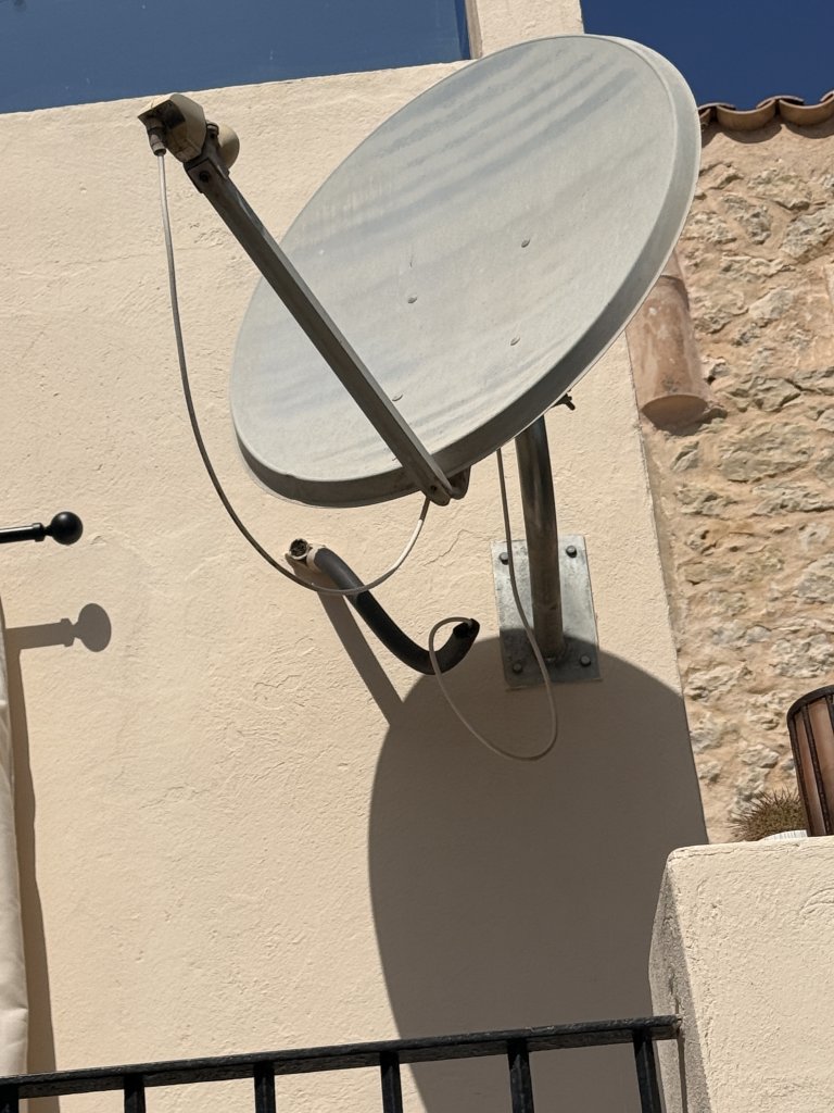 Satellitenschüssel zu verschenken