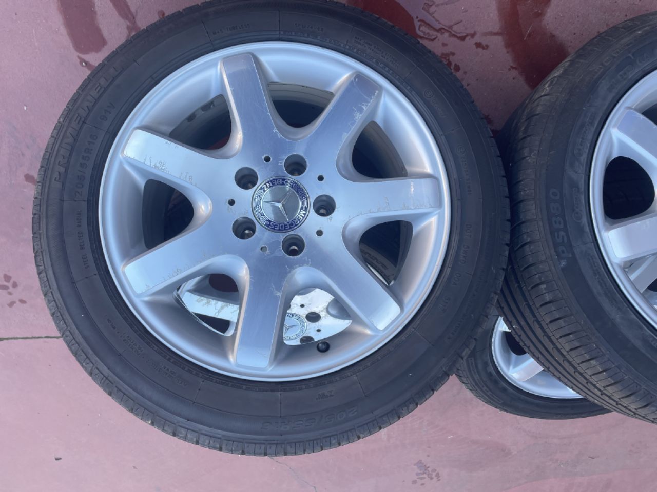 Satz von 4 originalen Mercedes-Benz-Felgen. Felgen in Doppelmaß. hinten R16X8 ET30 und vorne