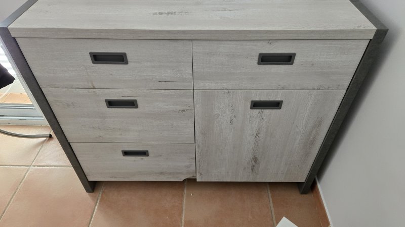 Chic wood-look dresser / sideboard bargain for DIY enthusiasts in Cala Millor!