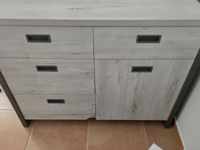Chic wood-look dresser / sideboard bargain for DIY enthusiasts in Cala Millor!