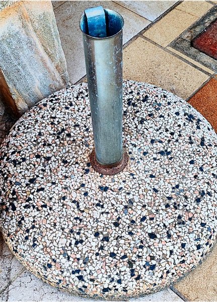Round umbrella stand made of concrete and stainless steel tube with new sun umbrella