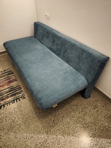 Sofá cama en azul turquesa
