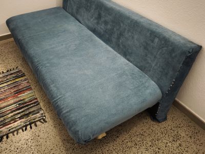 Sofá cama en azul turquesa