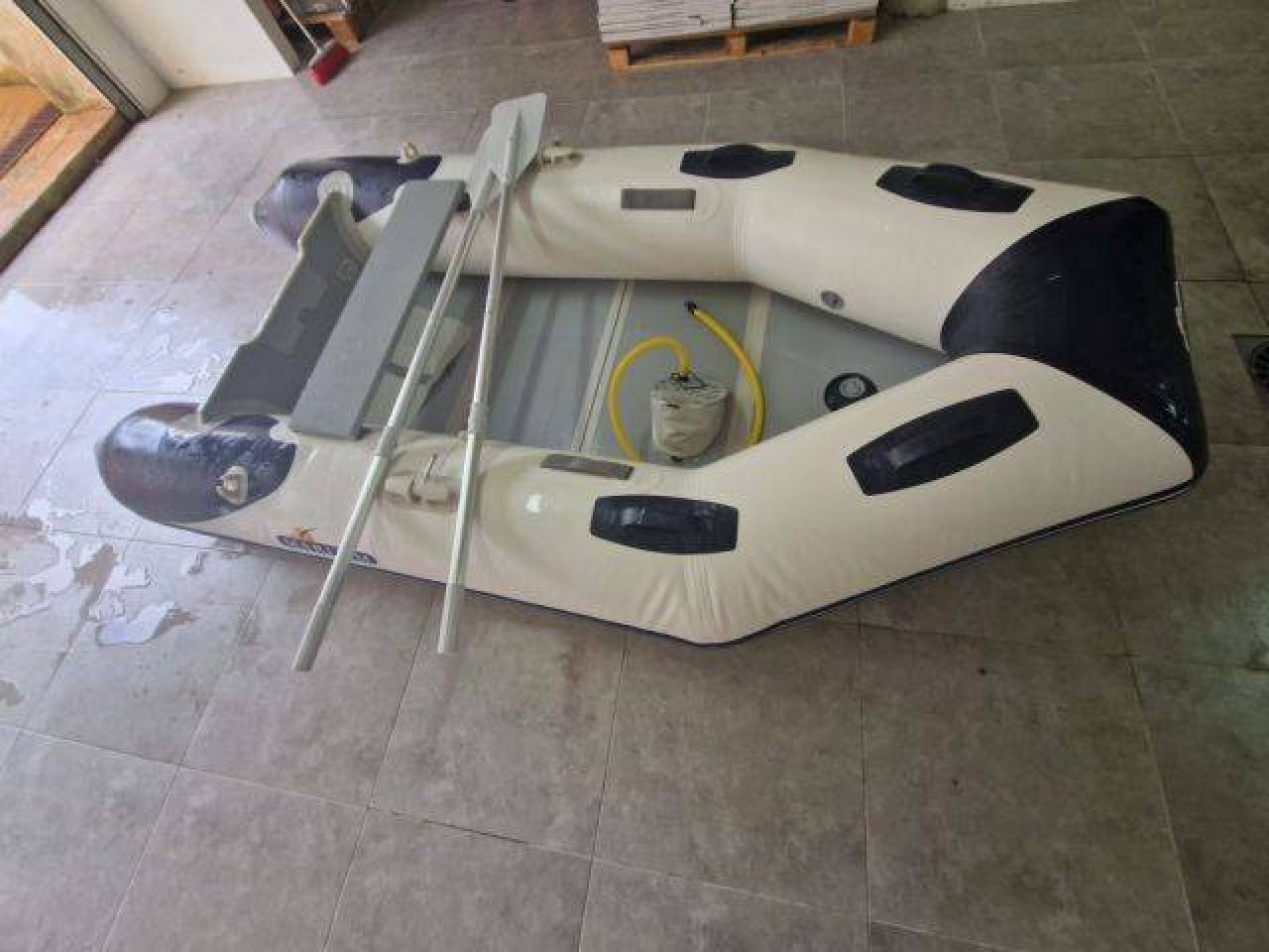 Inflatable boat