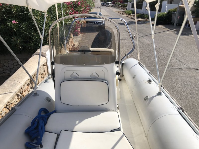Inflatable boat