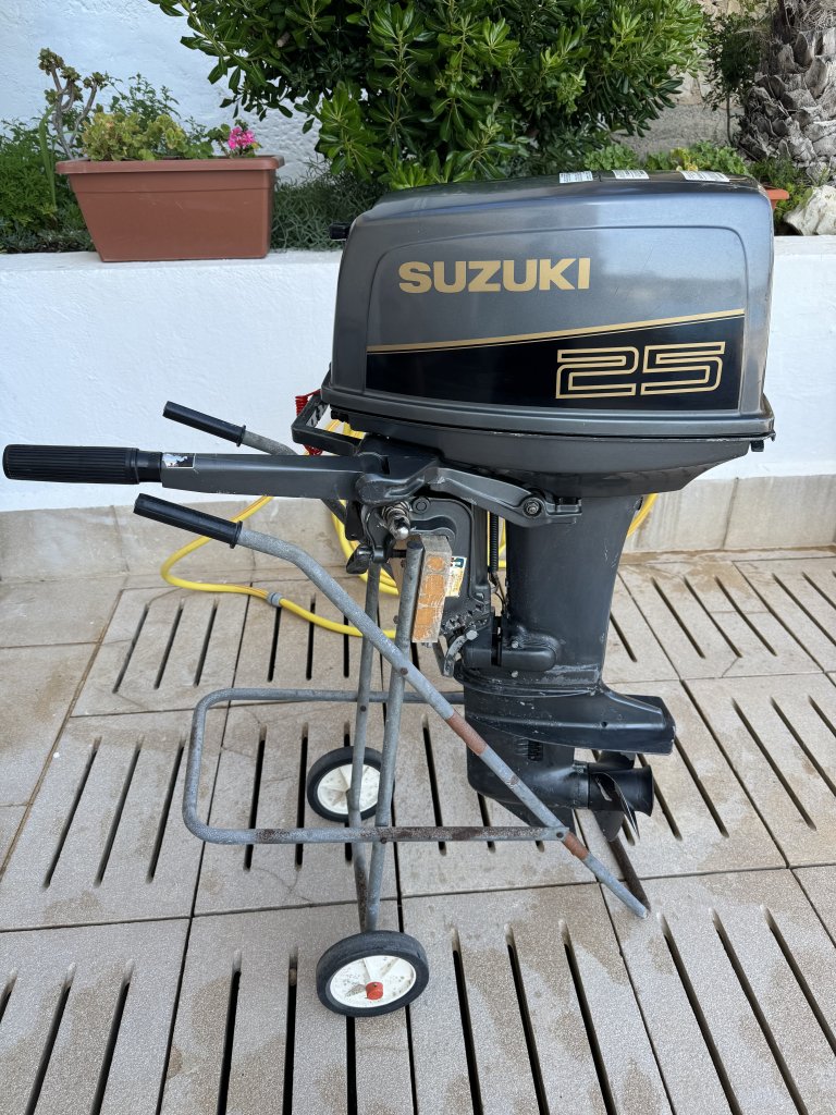 Schlauchboot Honwave T40 AE mit Suzuki DT 25 + viel Zubehör