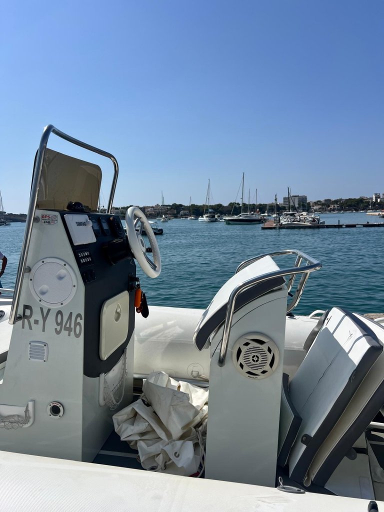 Schlauchboot ZARmini RIB PRO 18 SC mit Yamaha VF90L VMAX SHO Motor, nur 55 Betriebsstunden