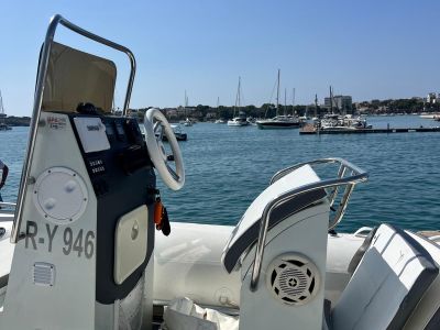 Schlauchboot ZARmini RIB PRO 18 SC mit Yamaha VF90L VMAX SHO Motor, nur 55 Betriebsstunden