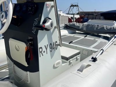 Schlauchboot ZARmini RIB PRO 18 SC mit Yamaha VF90L VMAX SHO Motor, nur 55 Betriebsstunden