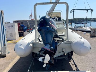 Schlauchboot ZARmini RIB PRO 18 SC mit Yamaha VF90L VMAX SHO Motor, nur 55 Betriebsstunden