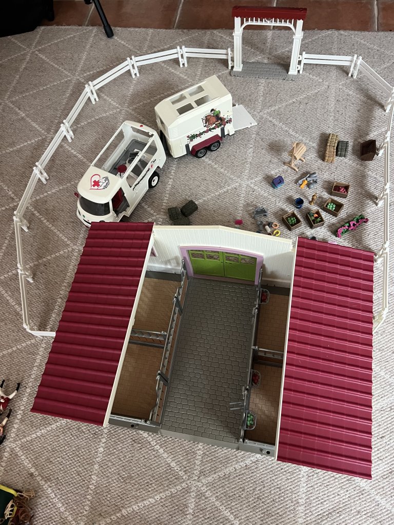 Schleich Reitstall mit viel Zubehör