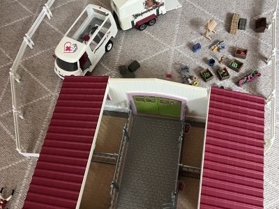 Schleich Reitstall mit viel Zubehör