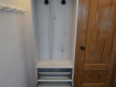 Schmale Flurgarderobe / Schuhschrank in Holzoptik (2,25m x 0,58m)