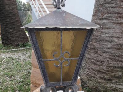 Schöne alte schmiede eiserne massive Gartenlampe / Aussenleuchte