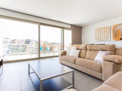 Beautiful semi-detached house for rent in Cala Mandia.