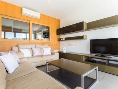 Beautiful semi-detached house for rent in Cala Mandia.