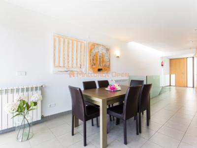 Beautiful semi-detached house for rent in Cala Mandia.