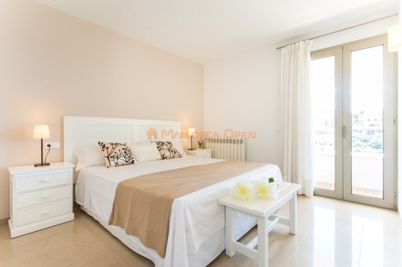 Beautiful semi-detached house for rent in Cala Mandia.