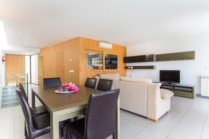 Beautiful semi-detached house for rent in Cala Mandia.