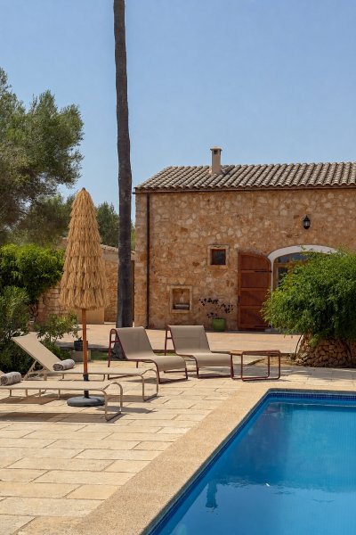Schöne Ferienfinca mit Pool und AC bei Porto Colom -- F 195 FZ
