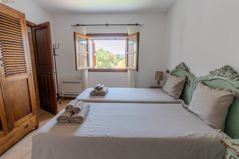Schöne Ferienfinca mit Pool und AC bei Porto Colom -- F 195 FZ