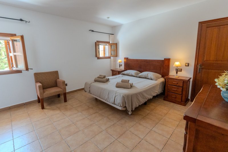 Schöne Ferienfinca mit Pool und AC bei Porto Colom -- F 195 FZ