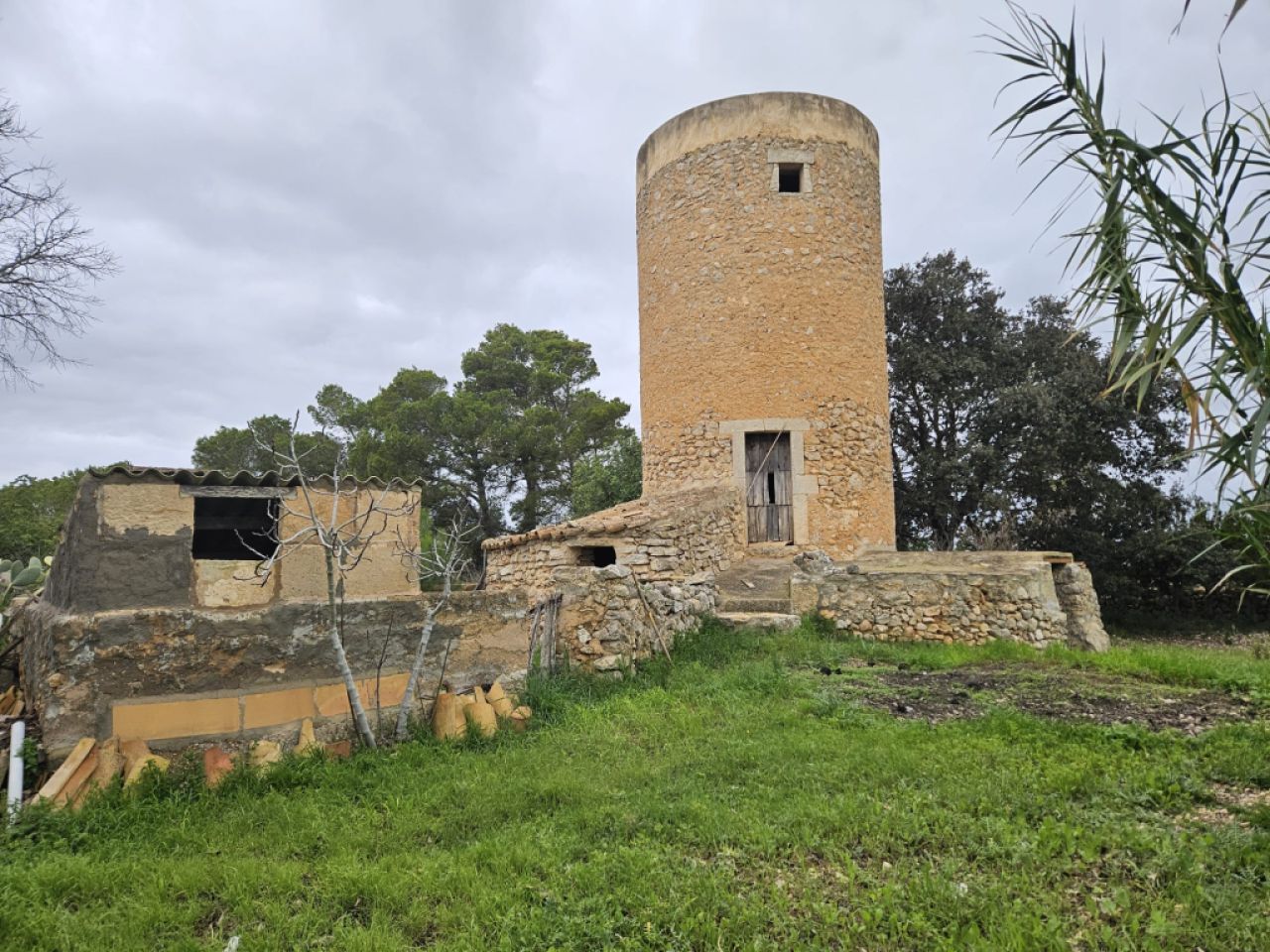 Schöne Finca mit renovierungsbedürftigem Haus