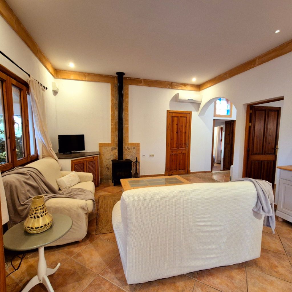 Schöne renovierte Finca zur Langzeit Miete