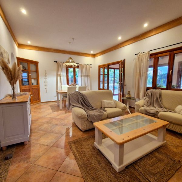 Schöne renovierte Finca zur Langzeit Miete