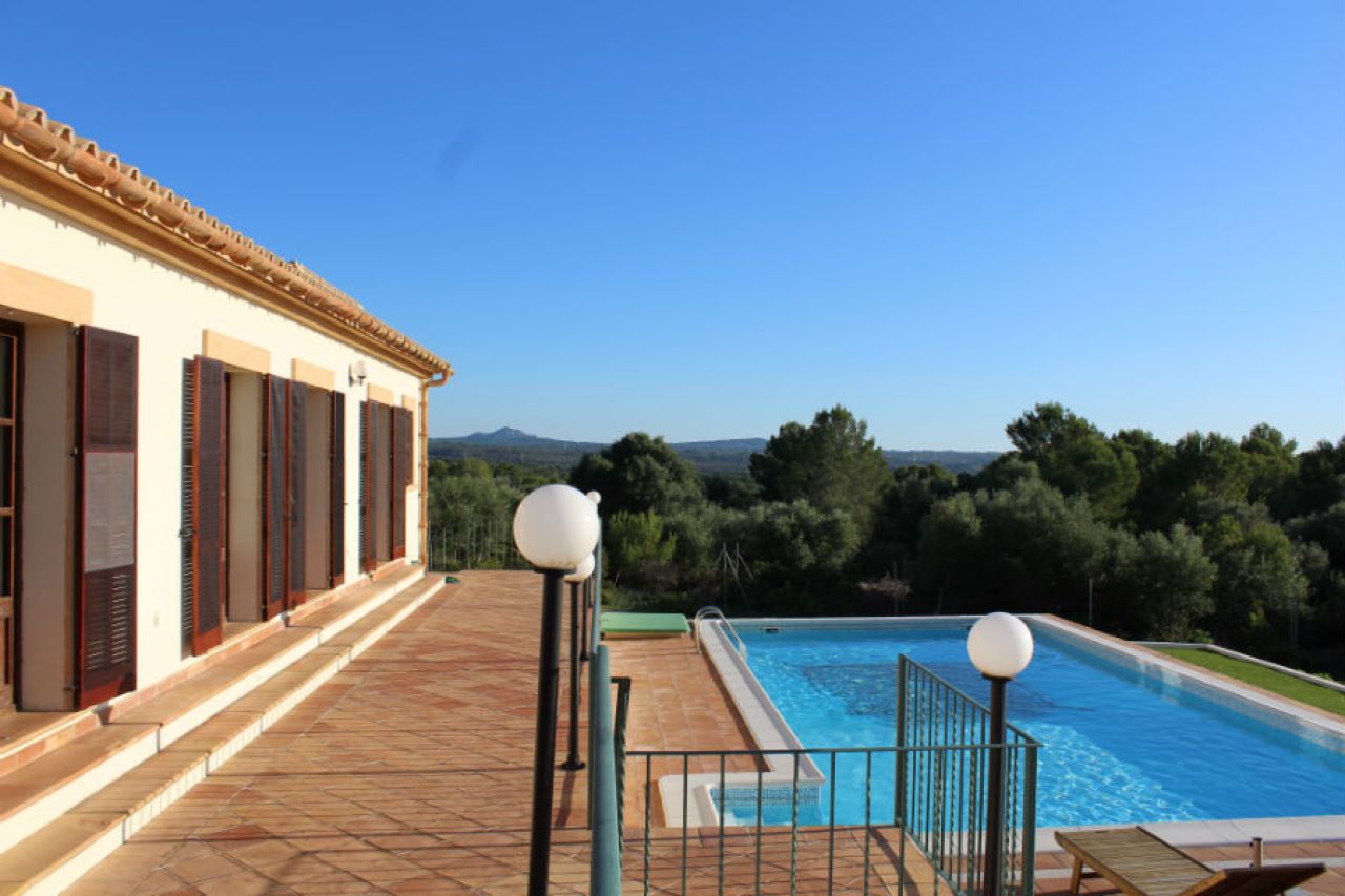 Schöne rustikale Immobilie in Puntiró zu verkaufen