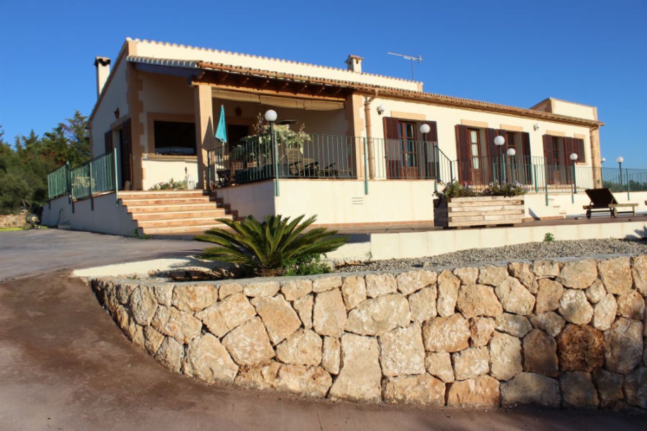 Schöne rustikale Immobilie in Puntiró zu verkaufen