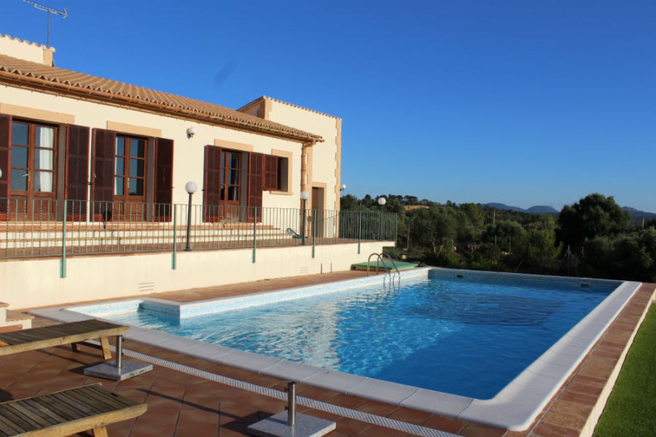 Schöne rustikale Immobilie in Puntiró zu verkaufen