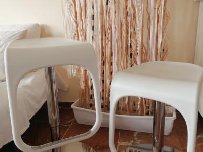 Schöne stabile Hocker günstig abzugeben!