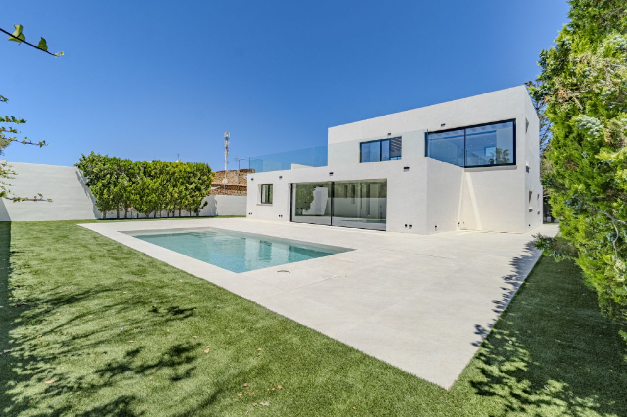 Beautiful villa for sale in Bahia Grande of new construction