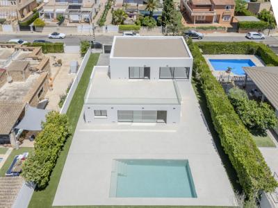 Beautiful villa for sale in Bahia Grande of new construction