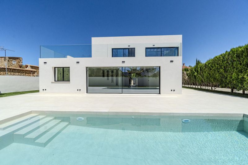 Beautiful villa for sale in Bahia Grande of new construction