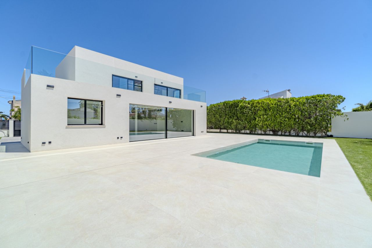 Beautiful villa for sale in Bahia Grande of new construction