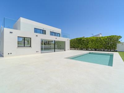 Beautiful villa for sale in Bahia Grande of new construction