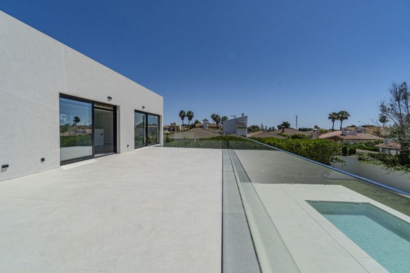 Beautiful villa for sale in Bahia Grande of new construction