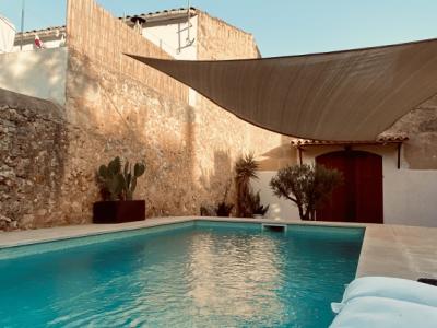 Schöne Zimmer in einem wunderschönen Dorfhaus in Sencelles  zu vermieten