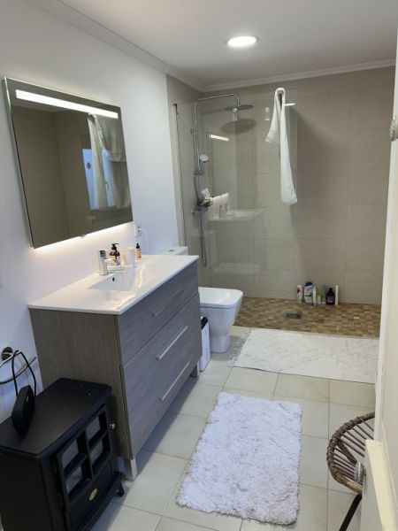 Schöne Zimmer in einem wunderschönen Dorfhaus in Sencelles  zu vermieten