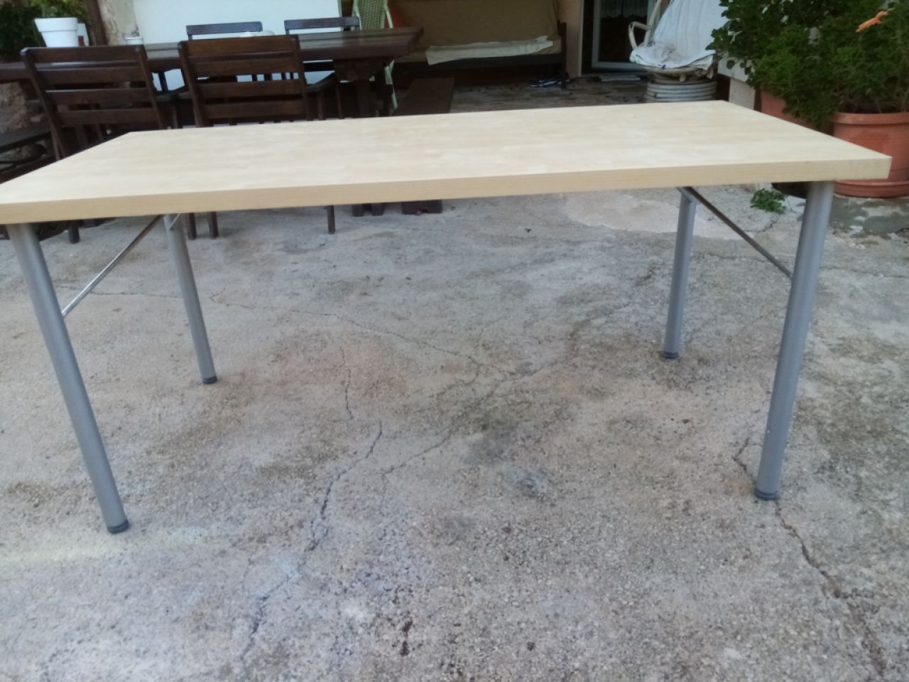 Schöner hellbrauner Esstisch günstig abzugeben